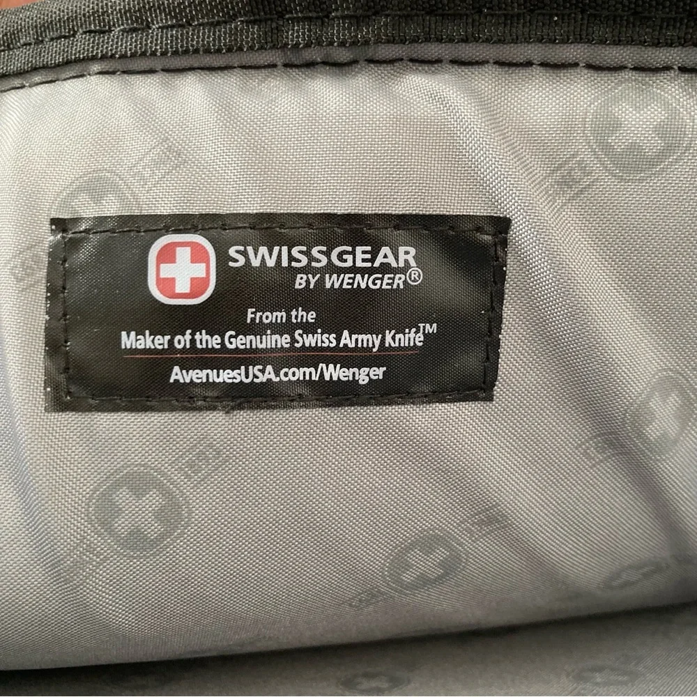 Swiss Gear by Wenger laptop shoulder bag. EUC